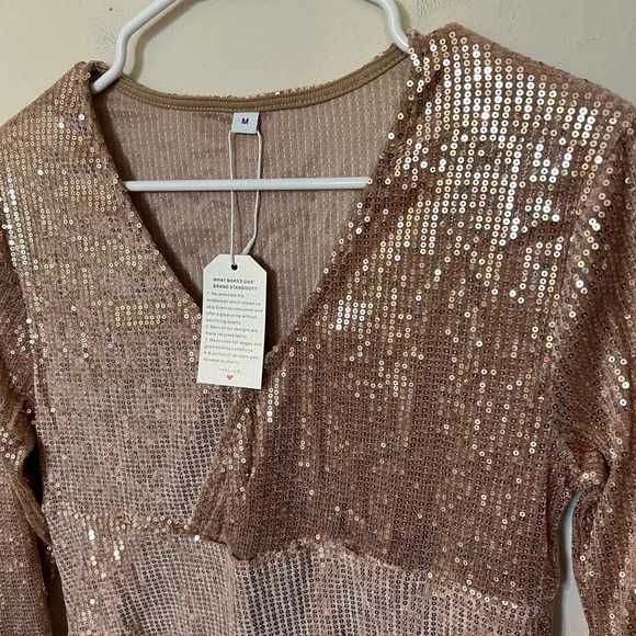 Blush Pink Sequin Sparkly Long Sleeve V-Neck Cocktail Dress NWT Size Medium - Picture 7 of 7